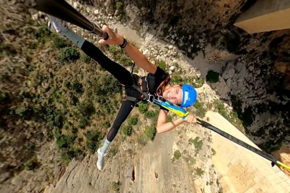Salto de puenting en Mascarat con vistas al desfiladero.