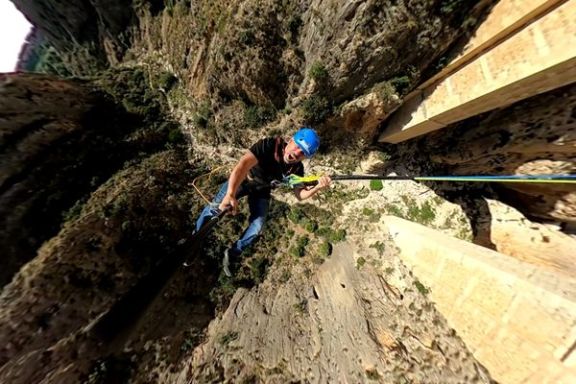 Vista cenital de un salto de puenting en Mascarat.