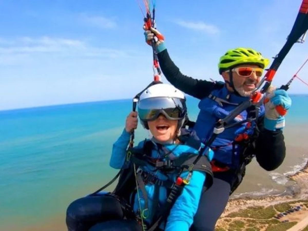 Vuelo en parapente biplaza sobre la costa de Alicante con Alicante Aventura